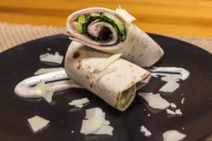 WRAP CON JAMÓN COCIDO, AGUACATE Y BROTES PRIMAFLOR