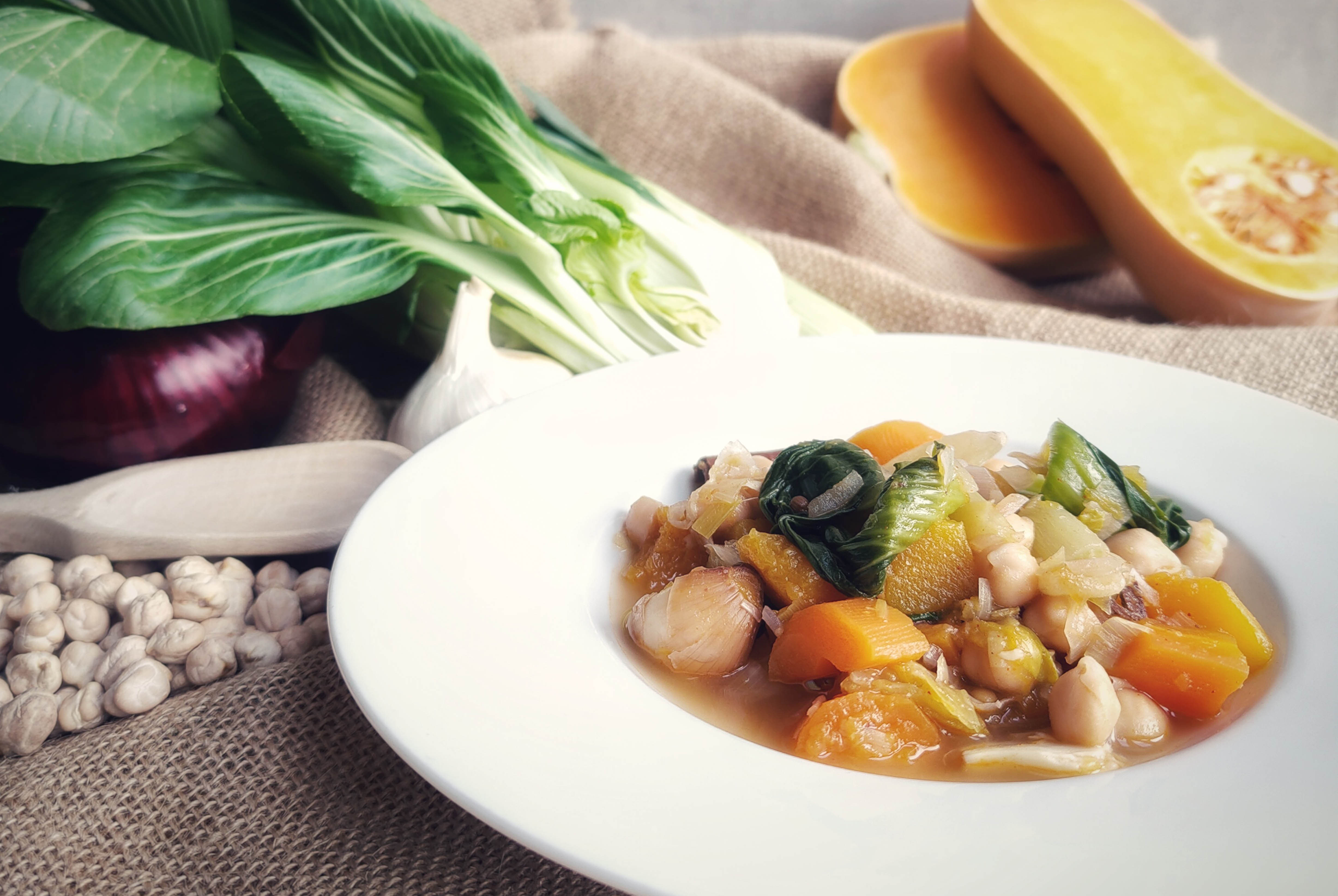 garbanzos con calabaza y pak choi